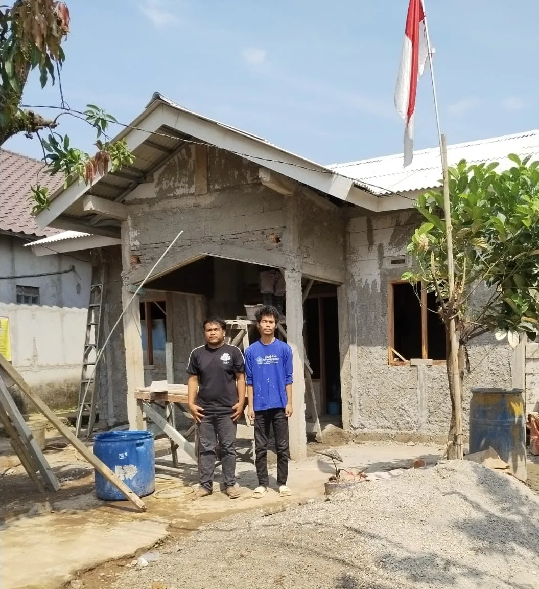 Yatim Piatu di Bogor Menanti Masa Depan di Rumah yang Hampir Roboh