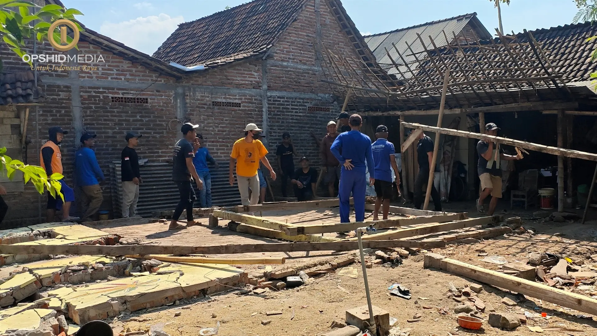 Pembongkaran rumah kabuh 20240908_120732_0000.webp (1.76 MB)