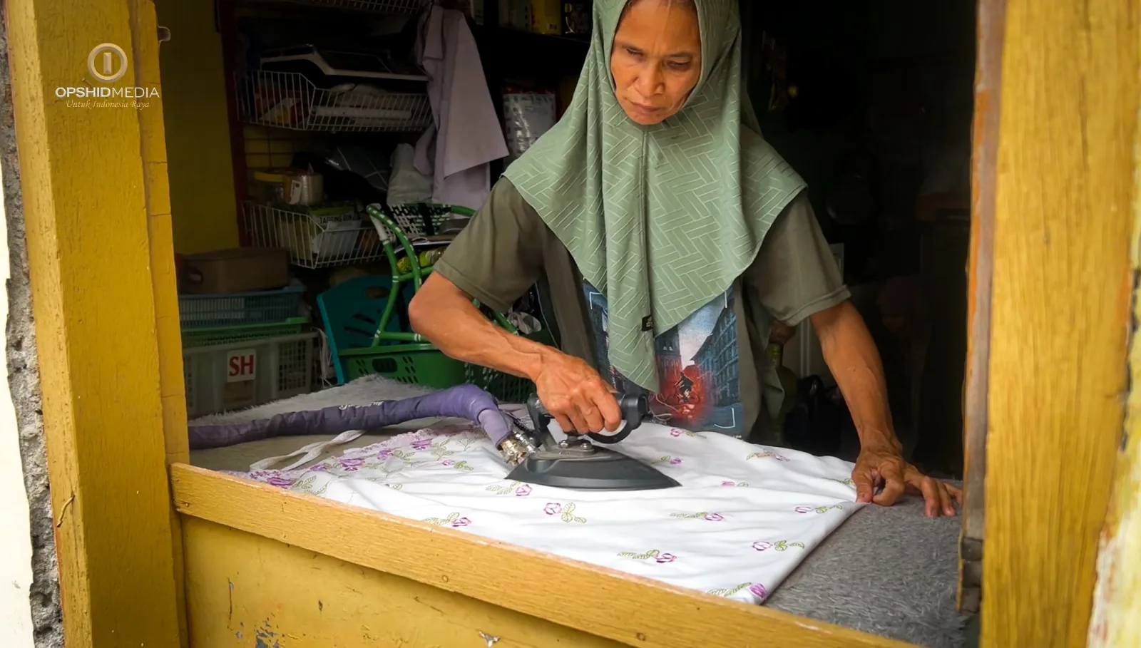 Penerima Rumah Gratis OPSHID Tahun 2012 Berhasil Kuliahkan Anaknya