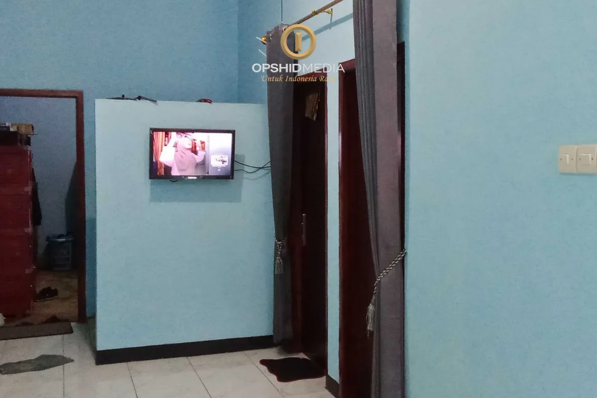 SUWARSI: JANDA DI MALANG HIDUPI KETIGA ANAK