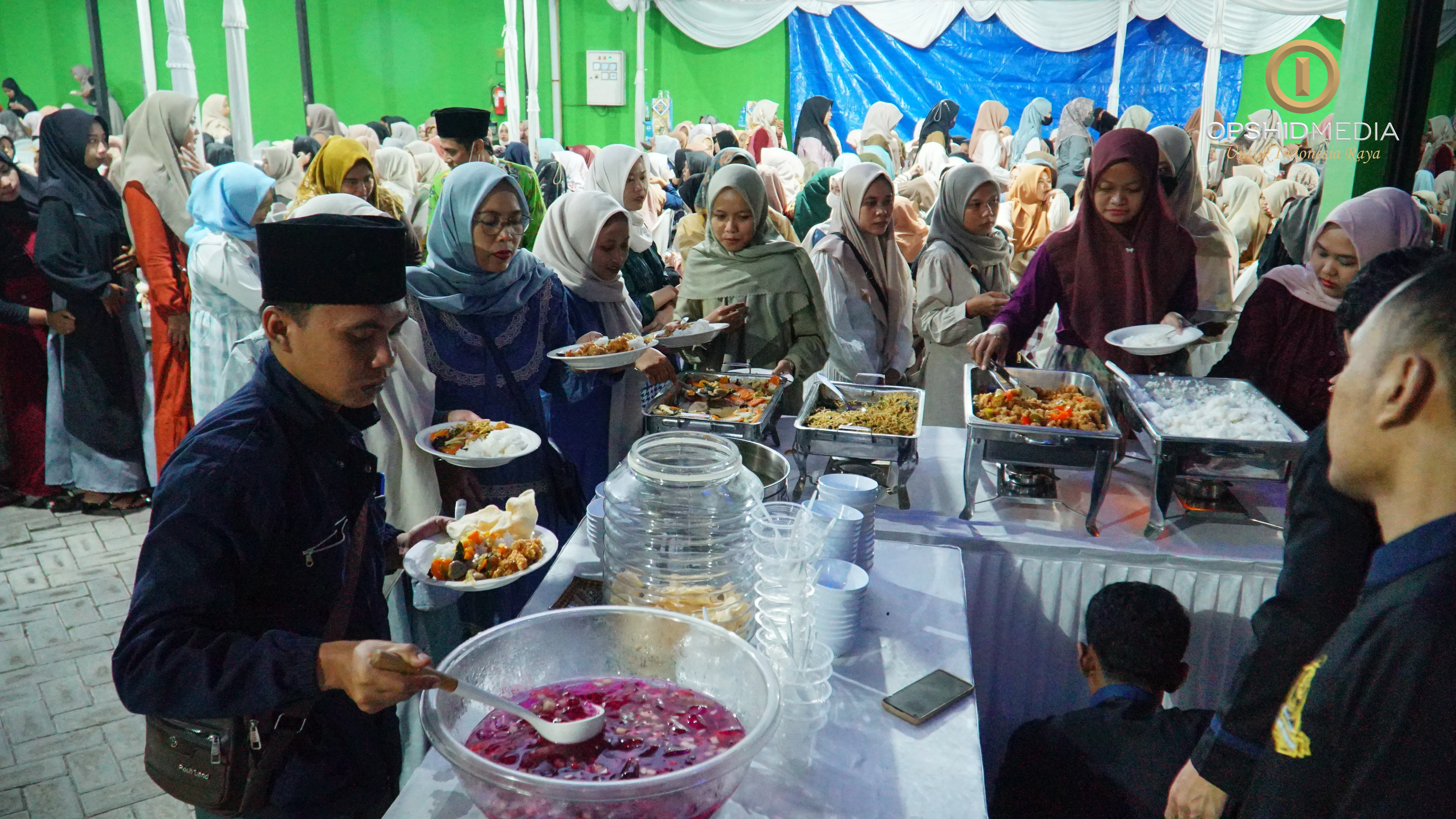 Sambut HUT Ke-13, PT Sehat Tentrem Jaya Lestari Salurkan Santunan dan Gelar Buka Bersama 500+ Pekerja