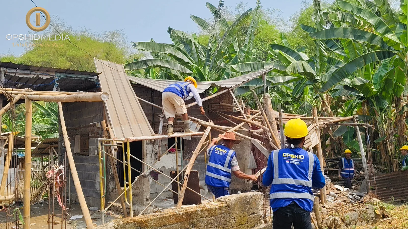 Menyambut Hari Sumpah Pemuda, OPSHID Pasuruan Bangunkan Rumah Gratis Untuk Kuli Batu di Dusun Payaman