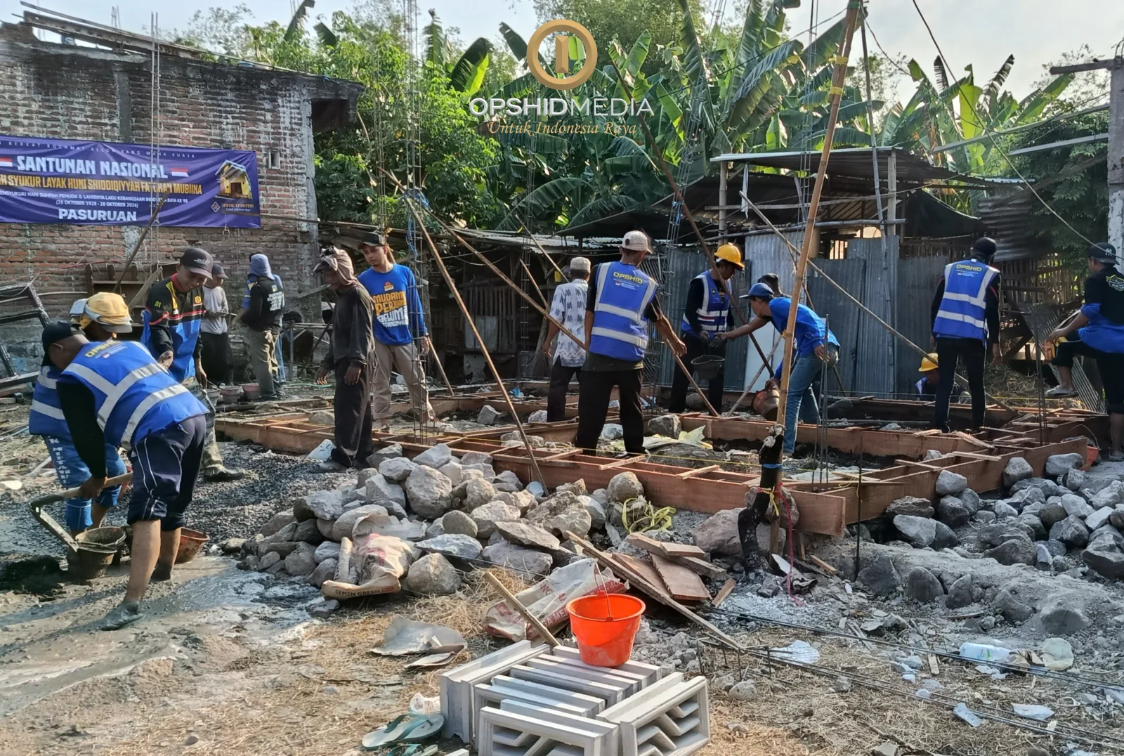 Menyambut Hari Sumpah Pemuda, OPSHID Pasuruan Bangunkan Rumah Gratis Untuk Kuli Batu di Dusun Payaman