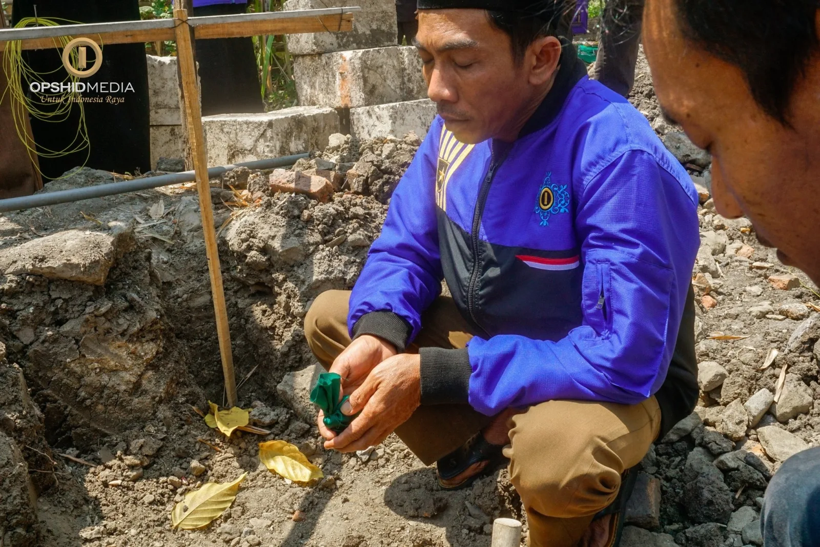 Sepasang Buruh Tani Tinggalkan Rumah Kayu, Segera Tempati Rumah Impian dari Pemuda Shiddiqiyyah