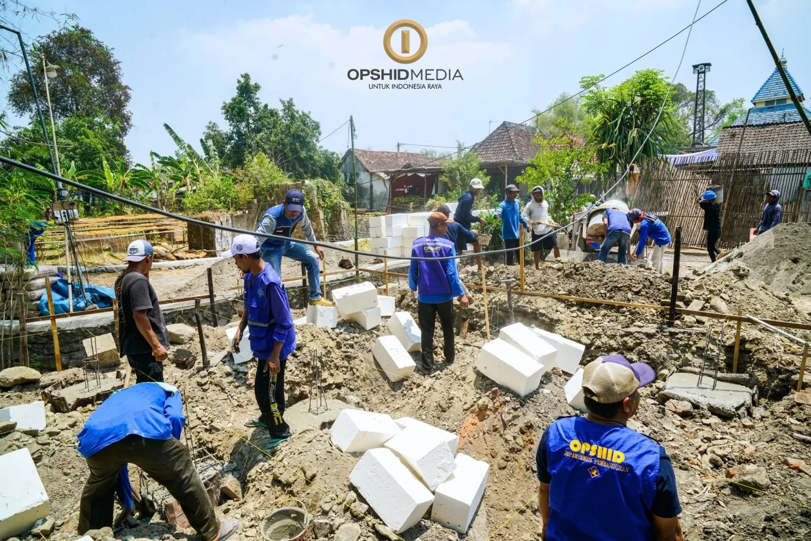 Sepasang Buruh Tani Tinggalkan Rumah Kayu, Segera Tempati Rumah Impian dari Pemuda Shiddiqiyyah