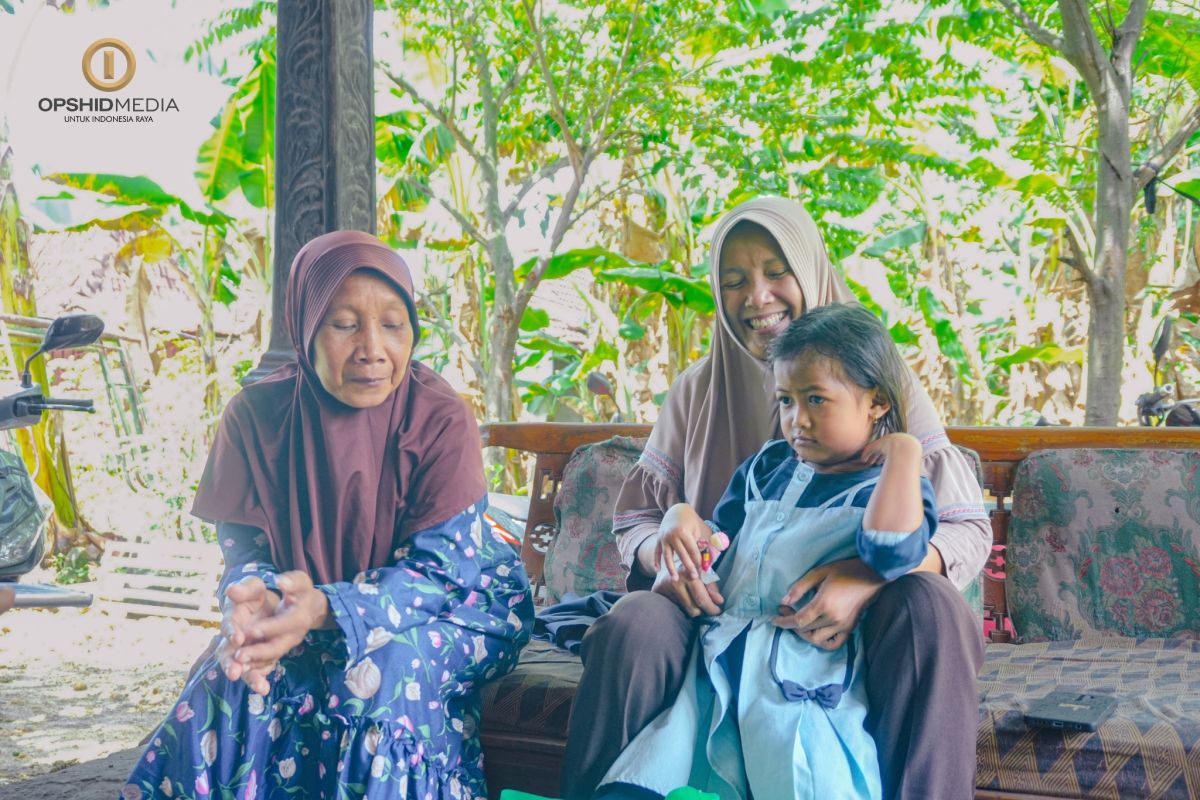 Calista : Ibu Wafat, Ayah Pergi, Balita Pati Tumbuh di Pelukan Nenek