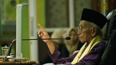 Haul 4 Leluhur, Kyai Mukhtar Ceritakan Kitab Dala’ilul Khoirot Peninggalan Sang Abah