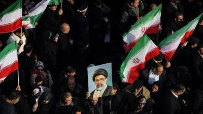 Iran di Ambang Keruntuhan Ekonomi, Krisis yang Ditunggangi Kepentingan Politik