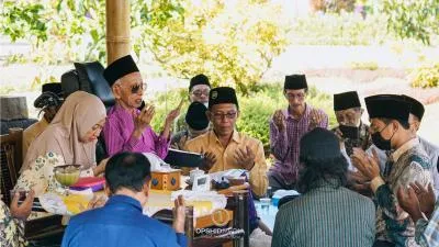 Shilaturrochmi Cucu Adik Kyai Abdul Chamid Chasbulloh, Guru Mursyid Thoriqoh Shiddiqiyyah Ketika Nyantri di Tambak Beras