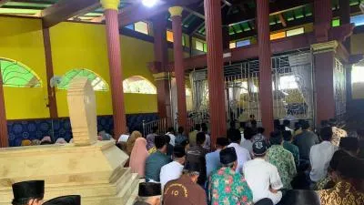 Syukur Kepada Manusia Terdahulu, Warga Shiddiqiyyah Adakan Ziarah Makam Leluhur Mursyid Thoriqoh Shiddiqiyyah