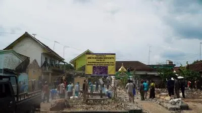 Pembongkaran Dalam Rangka Pembangunan Masjid Fathan Mubiina