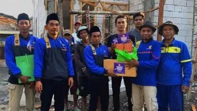 Pimpinan OPSHID dan Sehat Tentrem Mas Bechi Sampaikan Dana Motivasi Dan Bantuan Rokok ST Untuk Pembangunan RSLHS