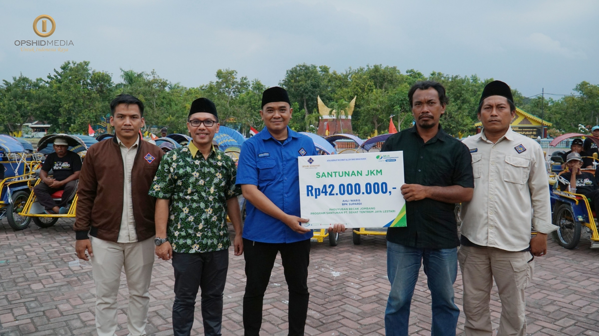 Tukang Becak Terima Santunan BPJS Ketenagakerjaan dari PT. Sehat Tentrem, Ini Harapannya